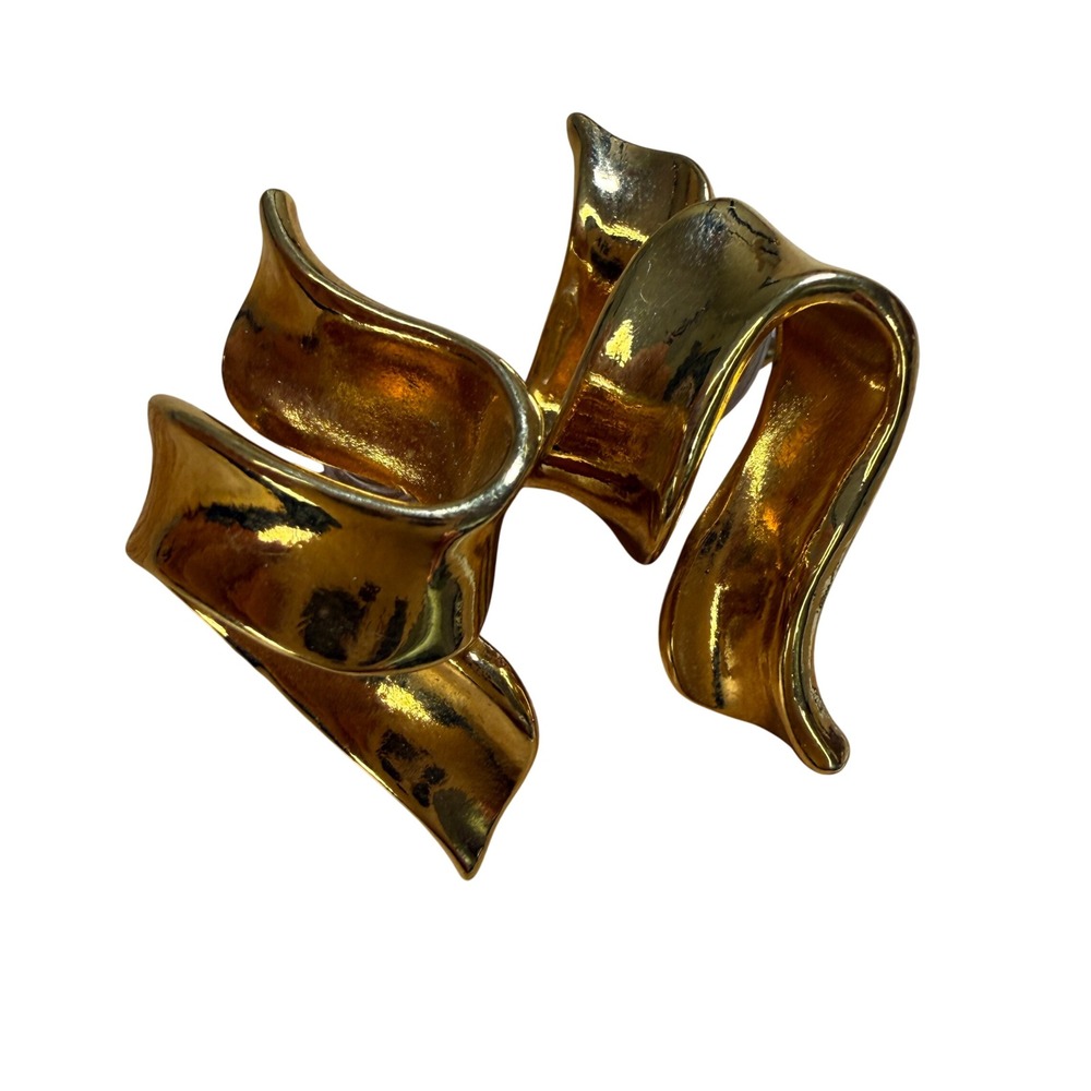 Avon Ribbon Stud Earrings Gold Tone‎ Vintage Sculptural Wavy Statement Design